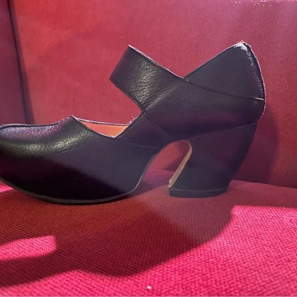 Killer John Fluevog Black Platform Mary Jane’s - Picture 8 of 12